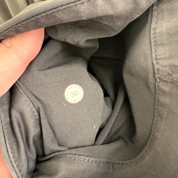 Lululemon Commission Classic-Fit Shorts in Gray Size 30 - Picture 3 of 5